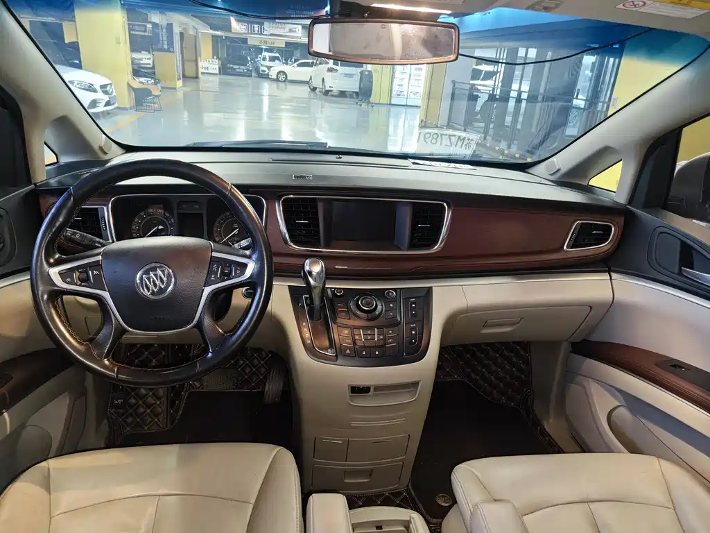 Buick GL8 2017 25S Luxury V