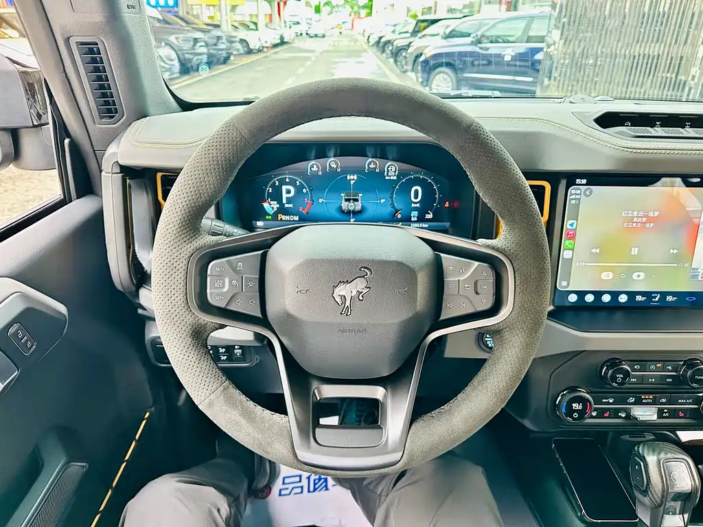 Ford Bronco — миниатюра 8