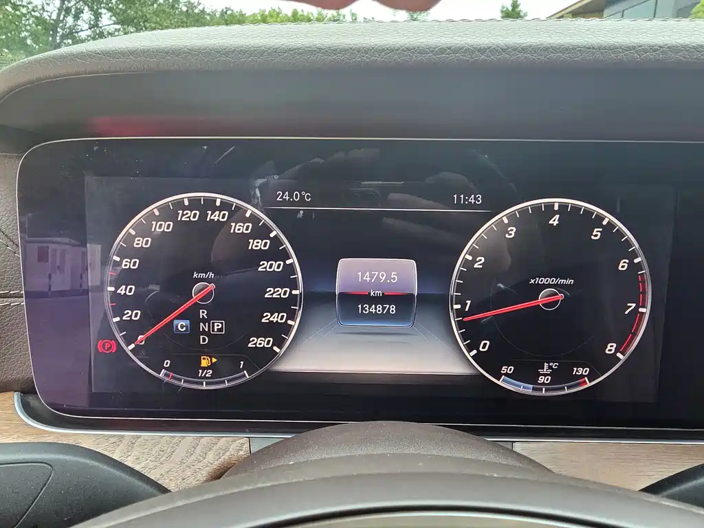 Mercedes-Benz E-Class — миниатюра 11