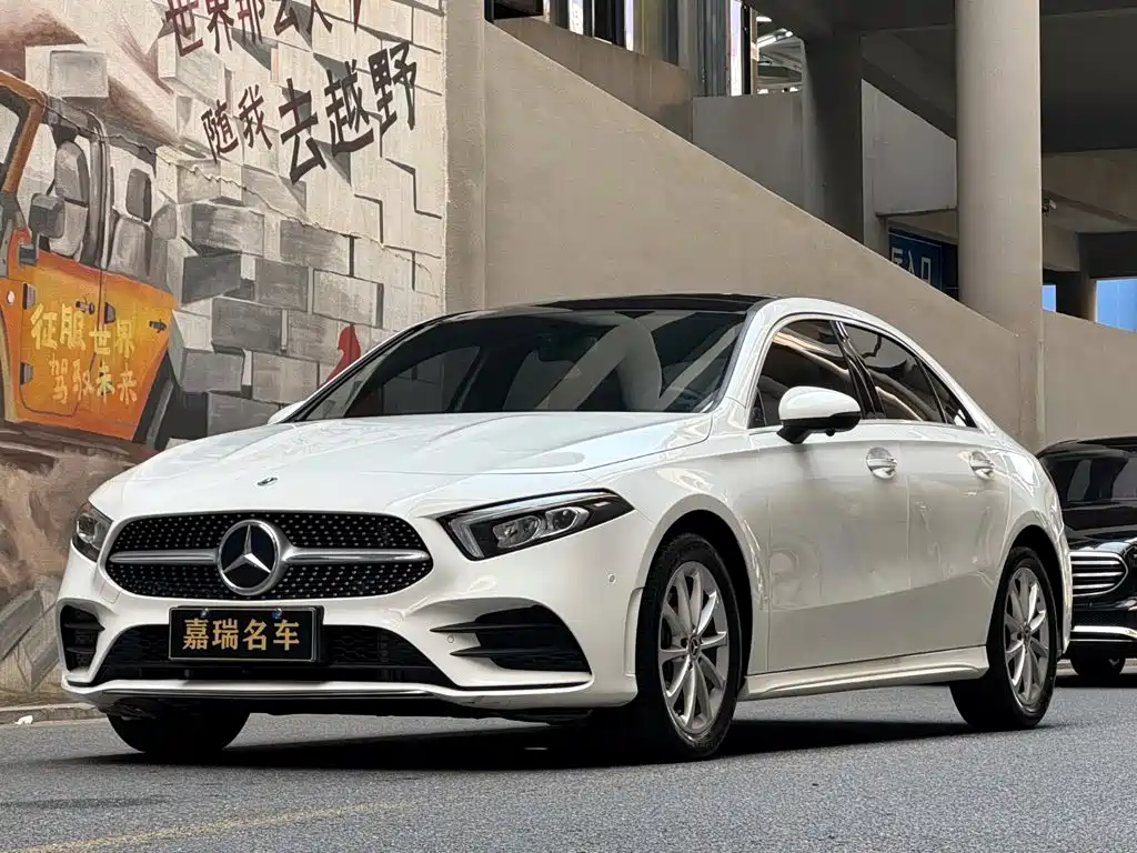 奔驰A级 2022款 改款 A 200 L 运动轿车时尚型 2022