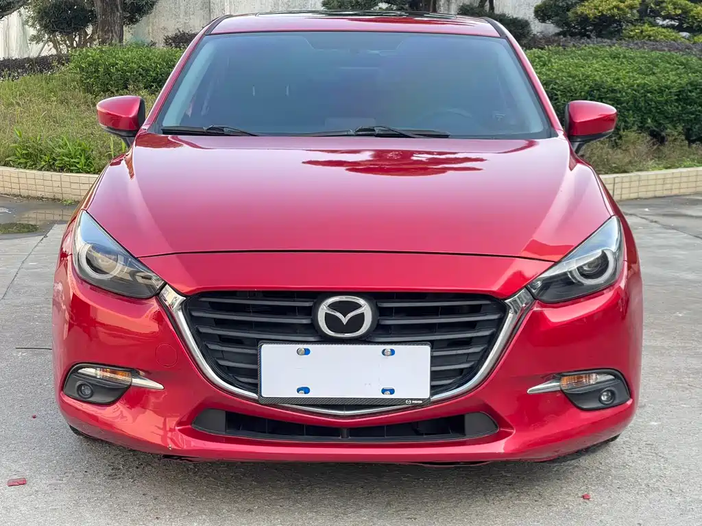 Mazda Mazda3 3 2017 1.5L AT Luxury V