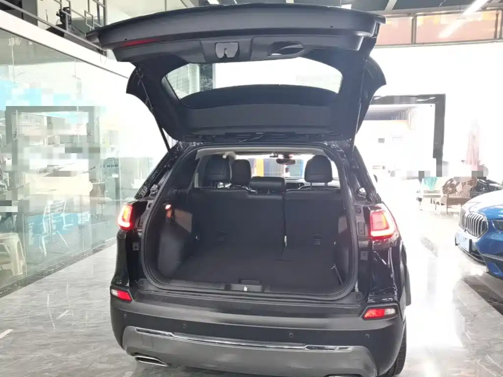 Jeep Cherokee — миниатюра 19