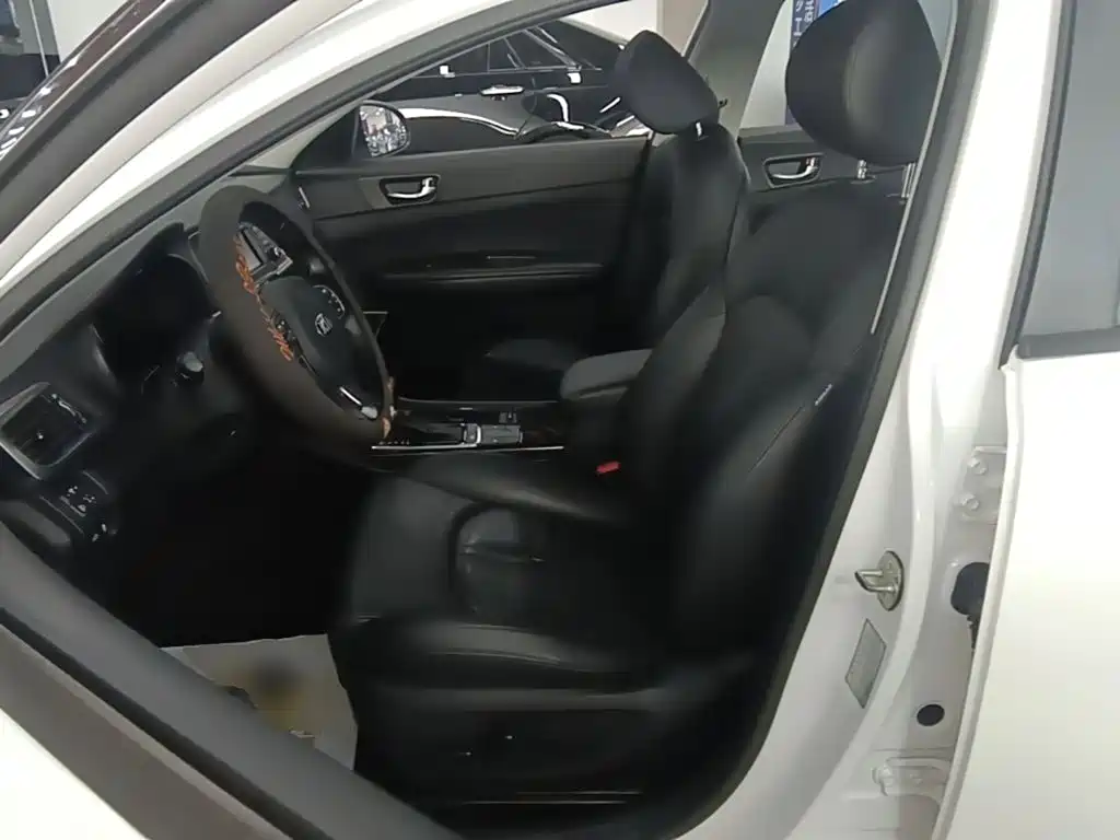 Kia K5 — миниатюра 15