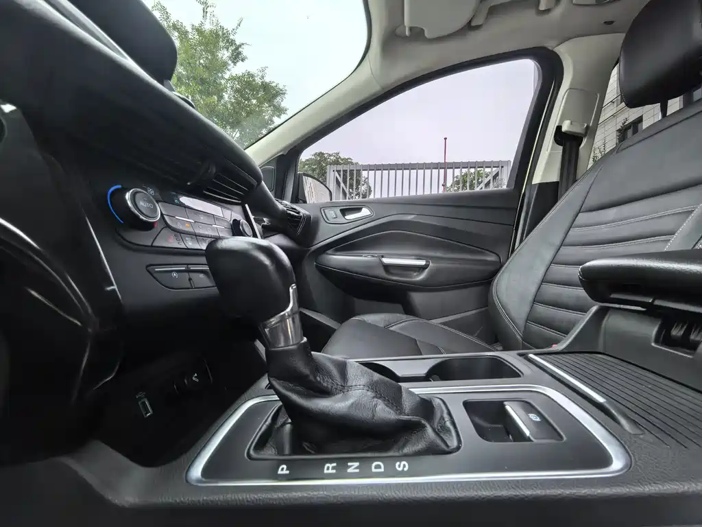 Ford Kuga — миниатюра 12