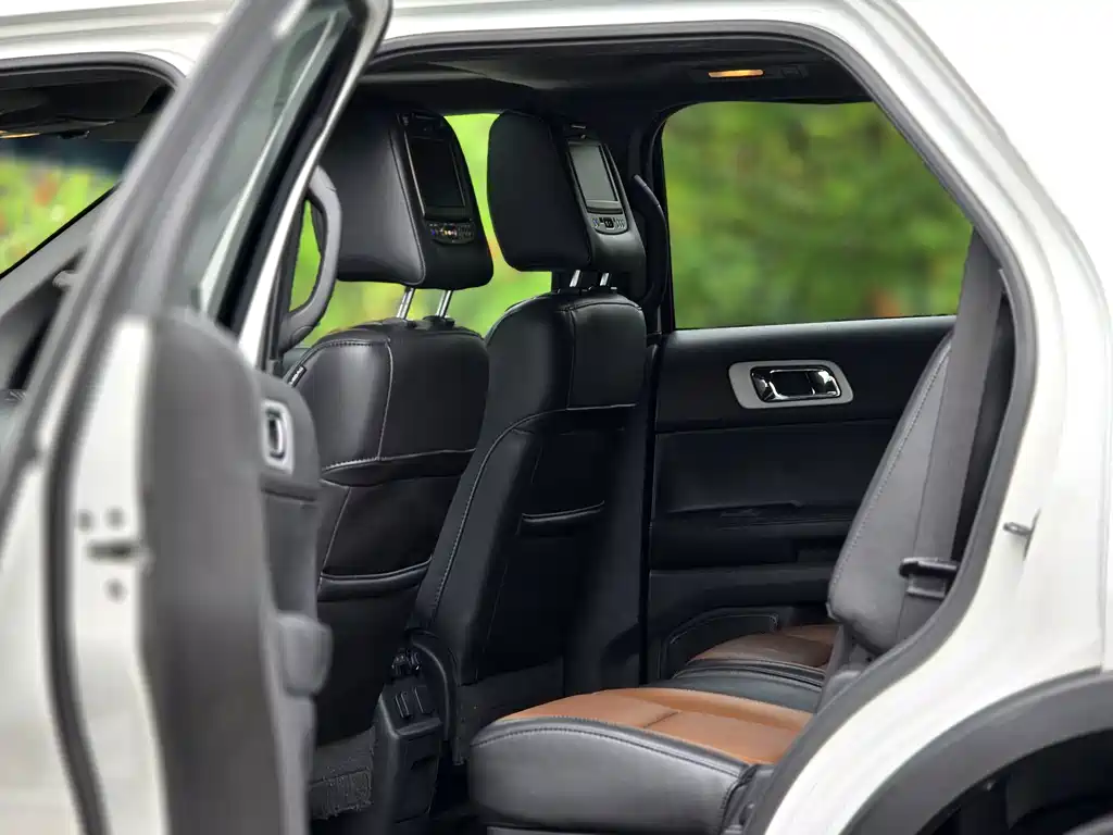 Ford Explorer (Import) — миниатюра 19
