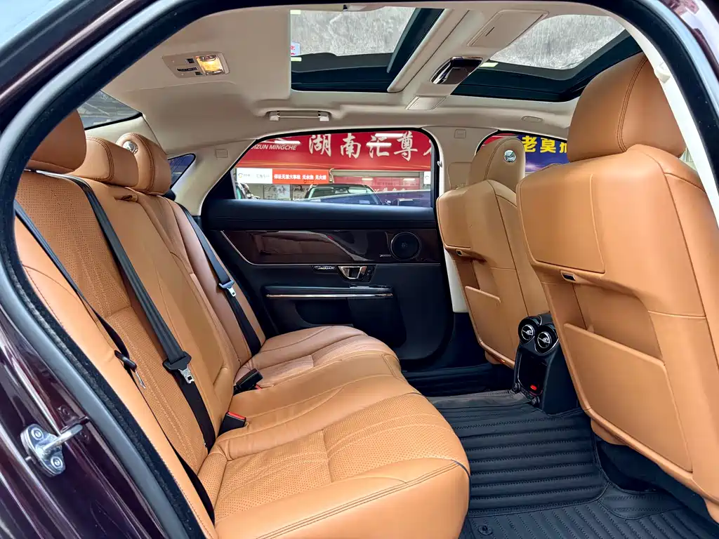 Jaguar XJ — миниатюра 9