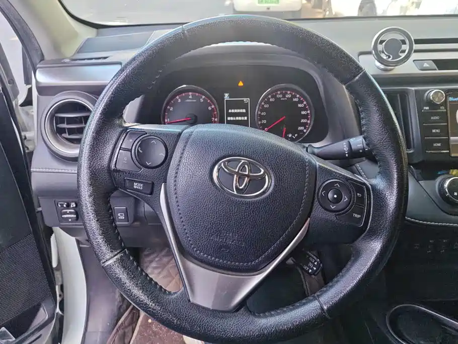 Toyota RAV4 — миниатюра 15