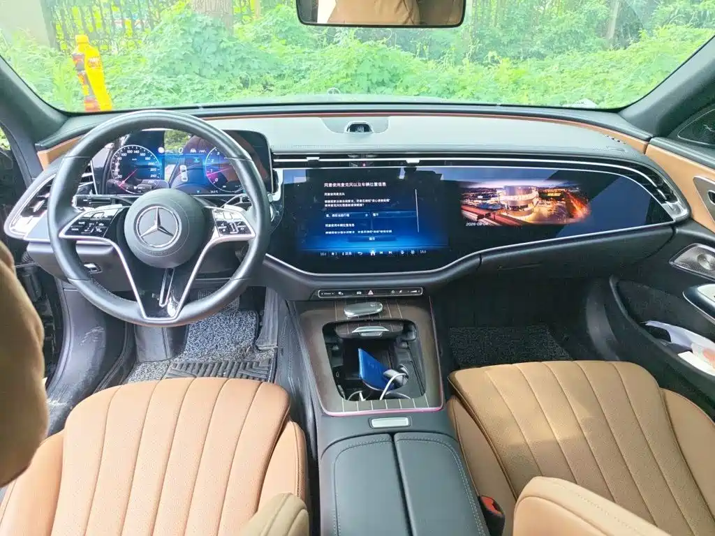 Mercedes-Benz E-Class — миниатюра 13