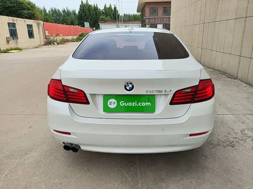 BMW 5 Series — миниатюра 6