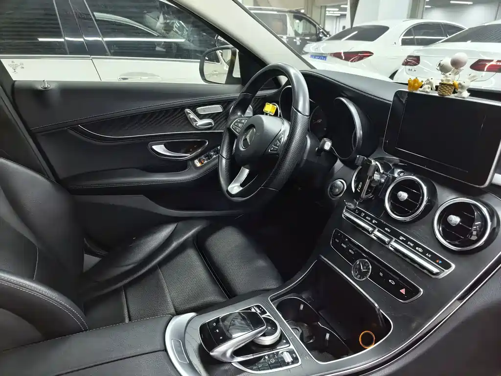 Mercedes-Benz C-Class — миниатюра 13