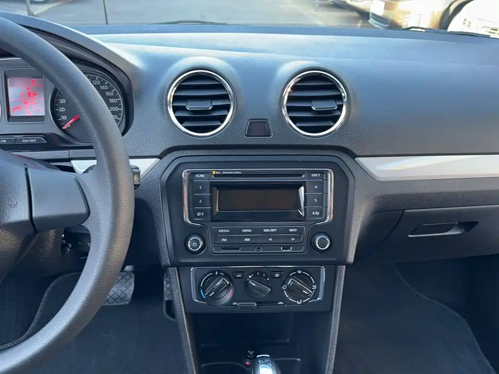Volkswagen Jetta — миниатюра 6