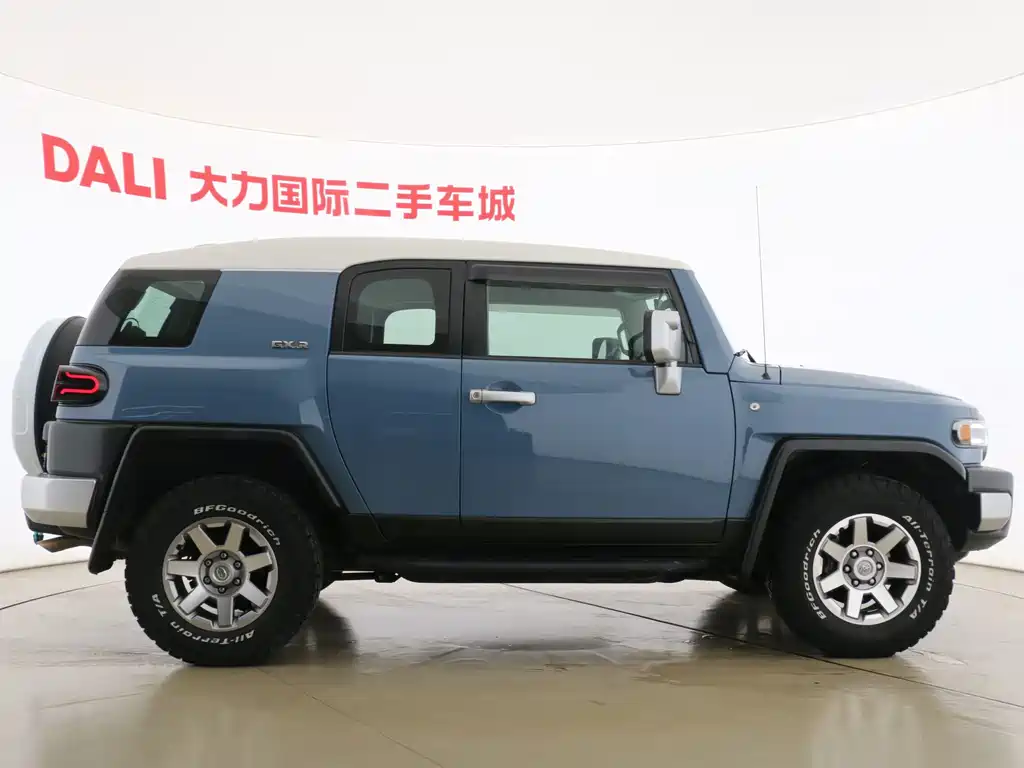 Toyota FJ Cruiser — миниатюра 13