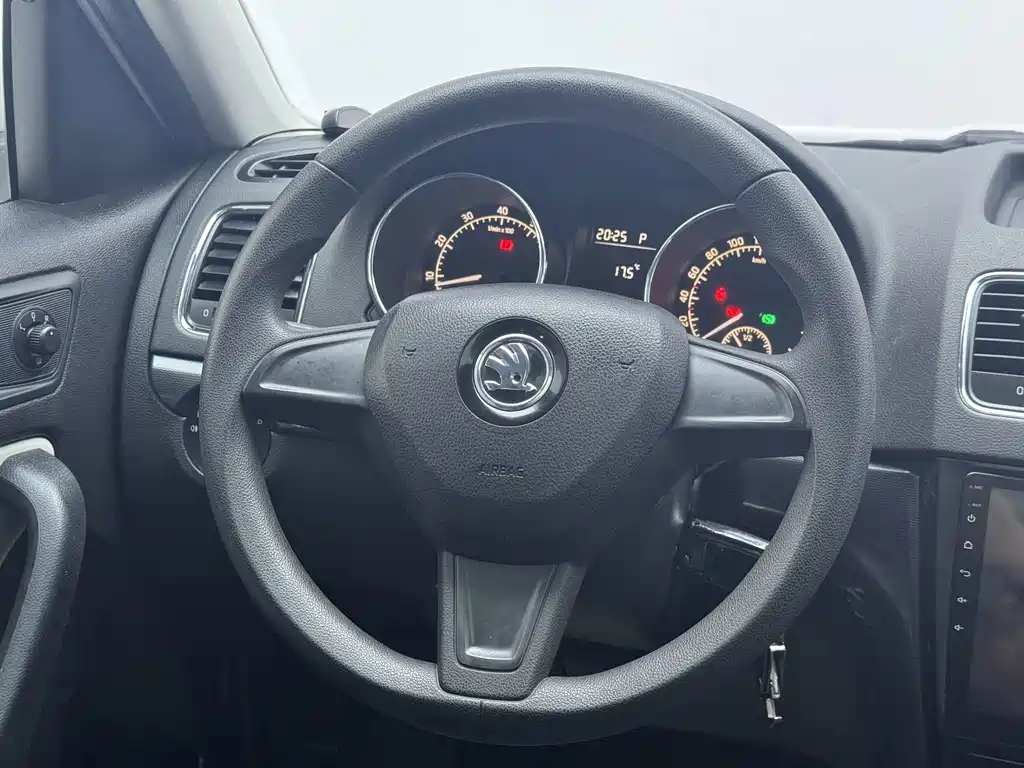 Skoda Yeti TSI280 DSG Forward Edition, фото 8