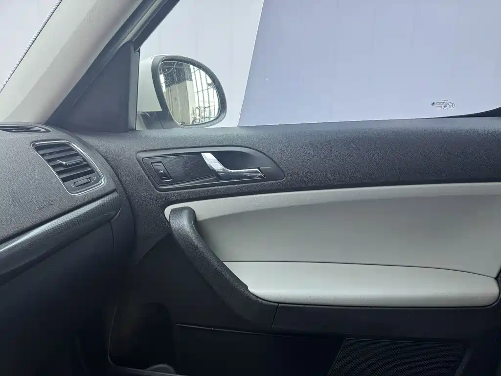 Skoda Yeti TSI280 DSG Forward Edition, фото 14