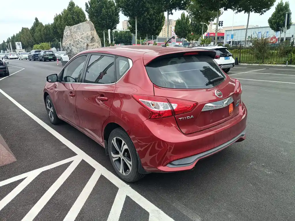 Nissan Tiida — миниатюра 6