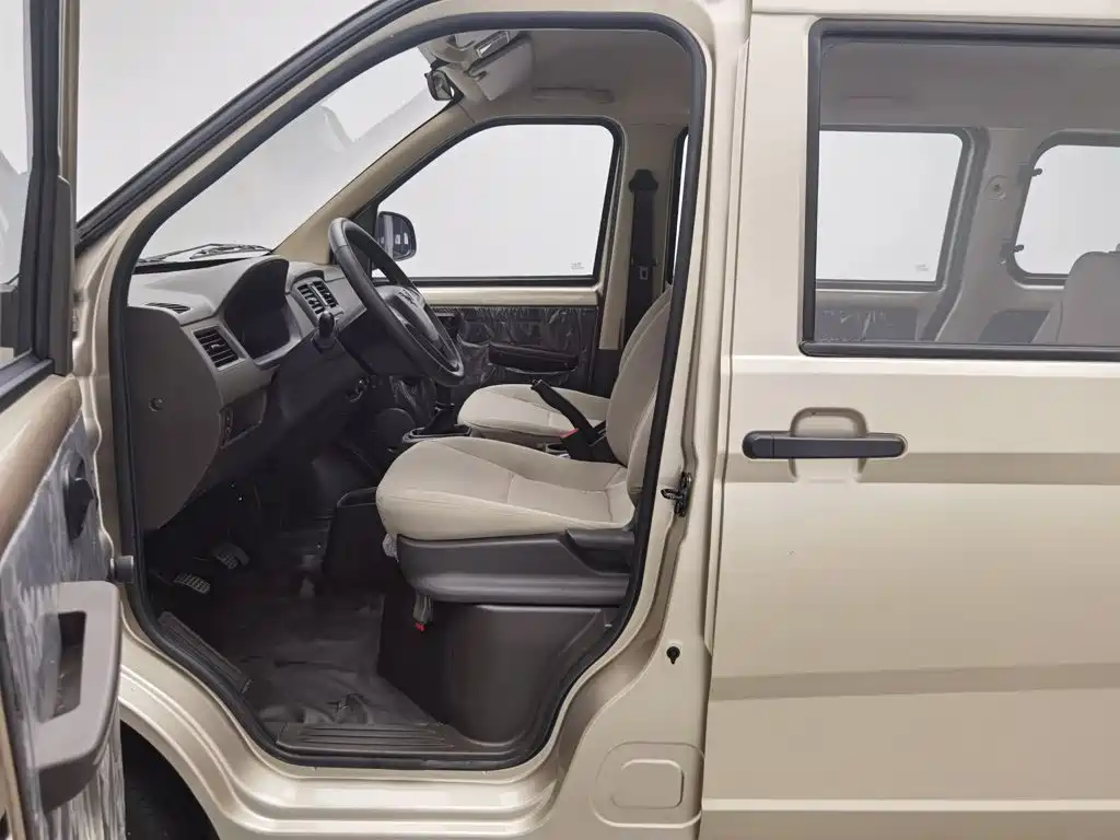 Wuling Rongguang S — миниатюра 10