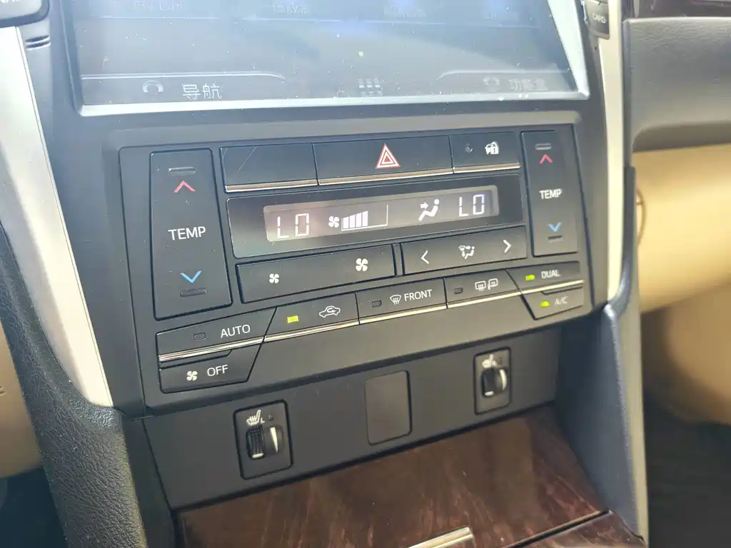 Toyota Camry — миниатюра 11