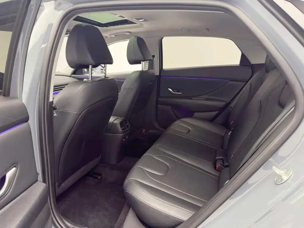 Hyundai Elantra — миниатюра 9