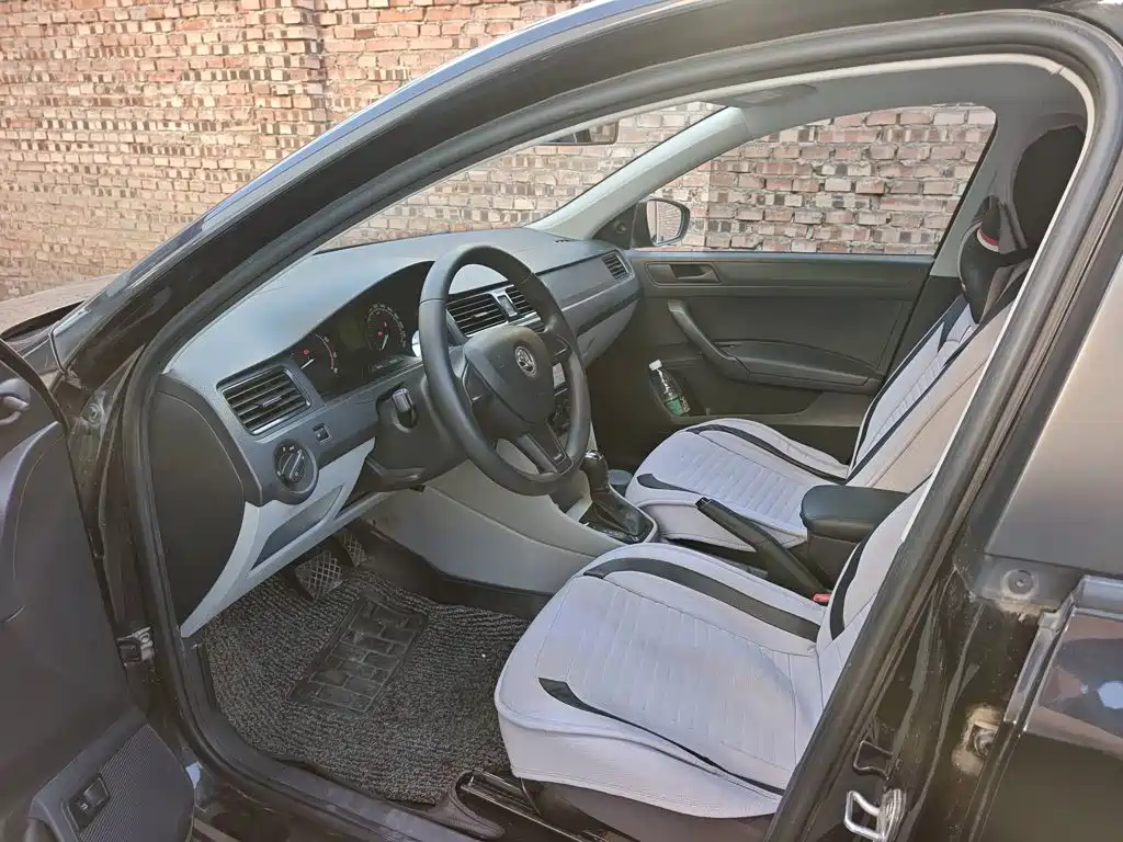 Skoda Rapid — миниатюра 9