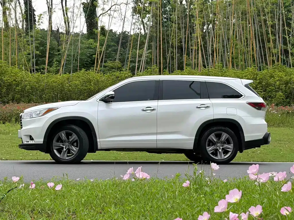 Toyota Highlander 2015 2.0T Luxury 7 мест