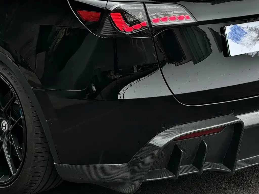 Tesla Model Y — миниатюра 13
