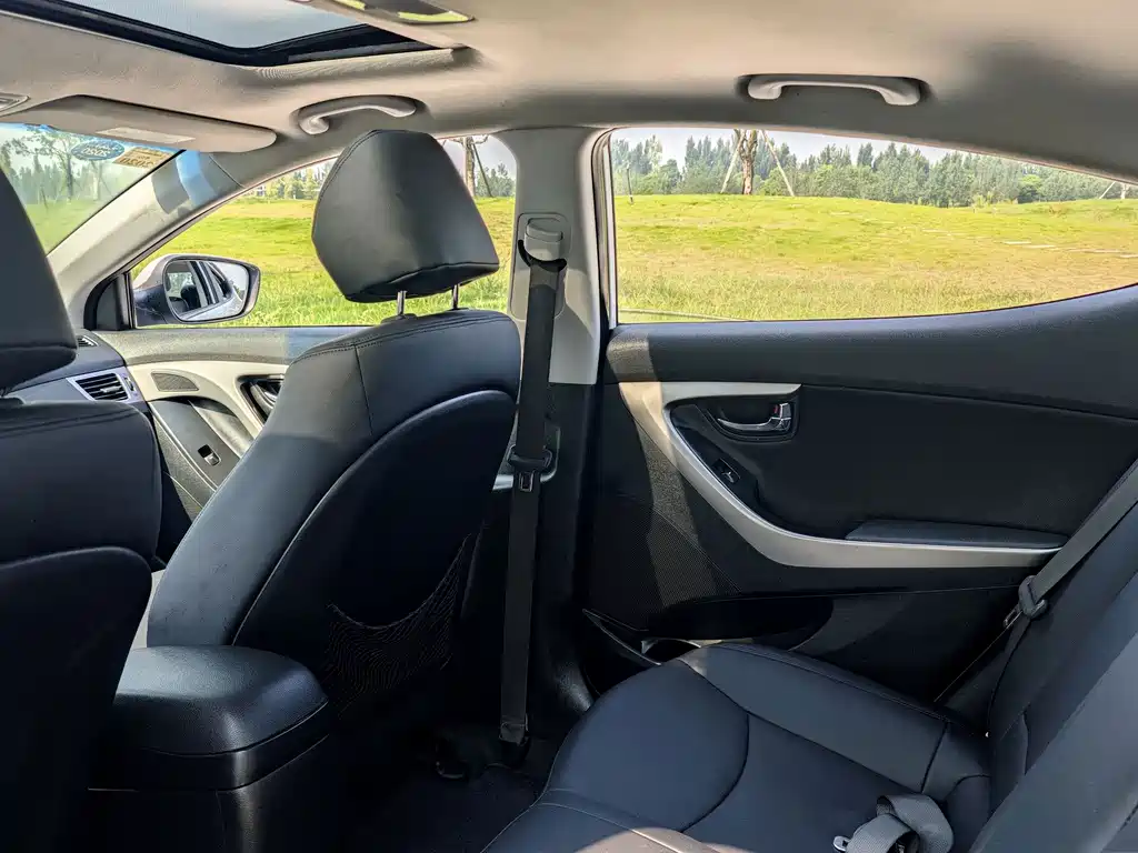 Hyundai Elantra Langdong — миниатюра 5