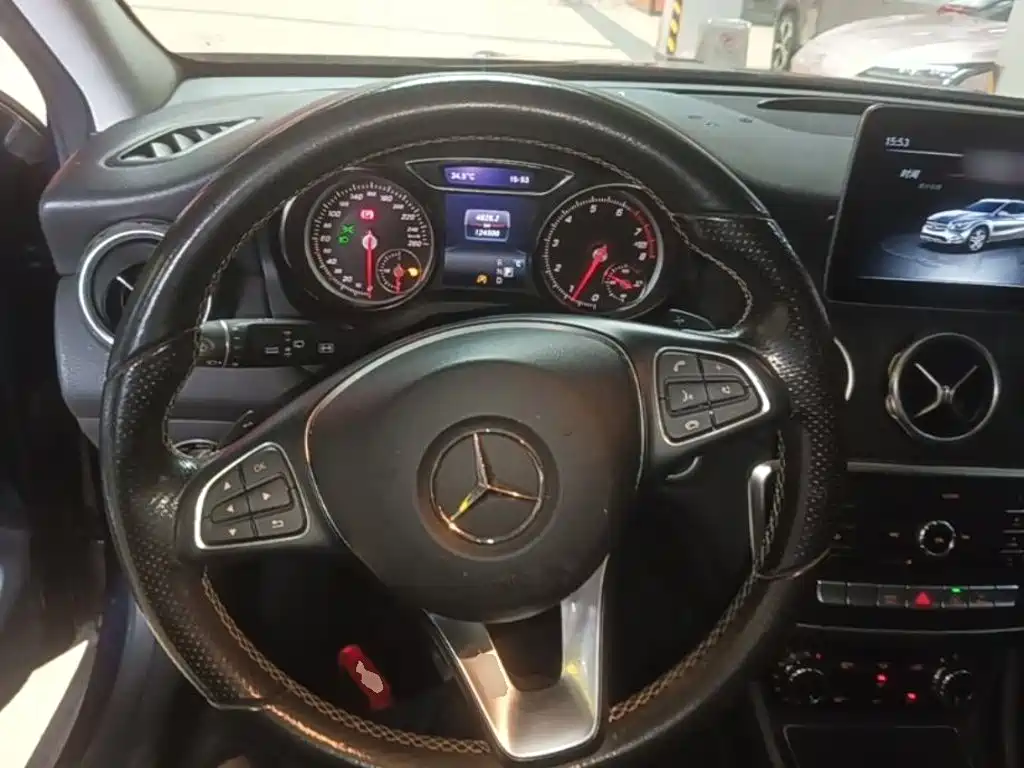 Mercedes-Benz GLA — миниатюра 11
