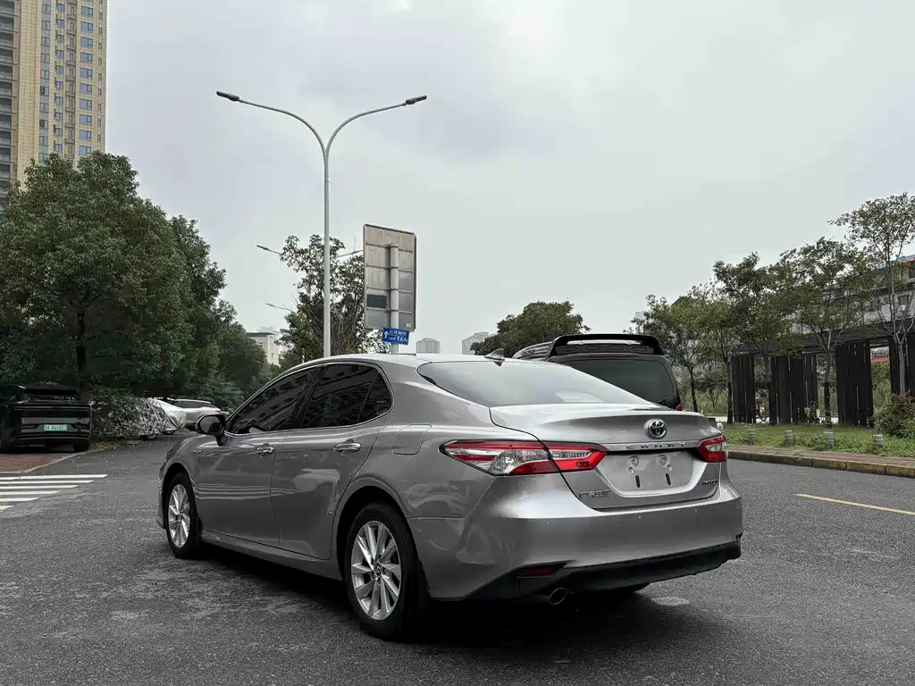 Toyota Camry — миниатюра 2