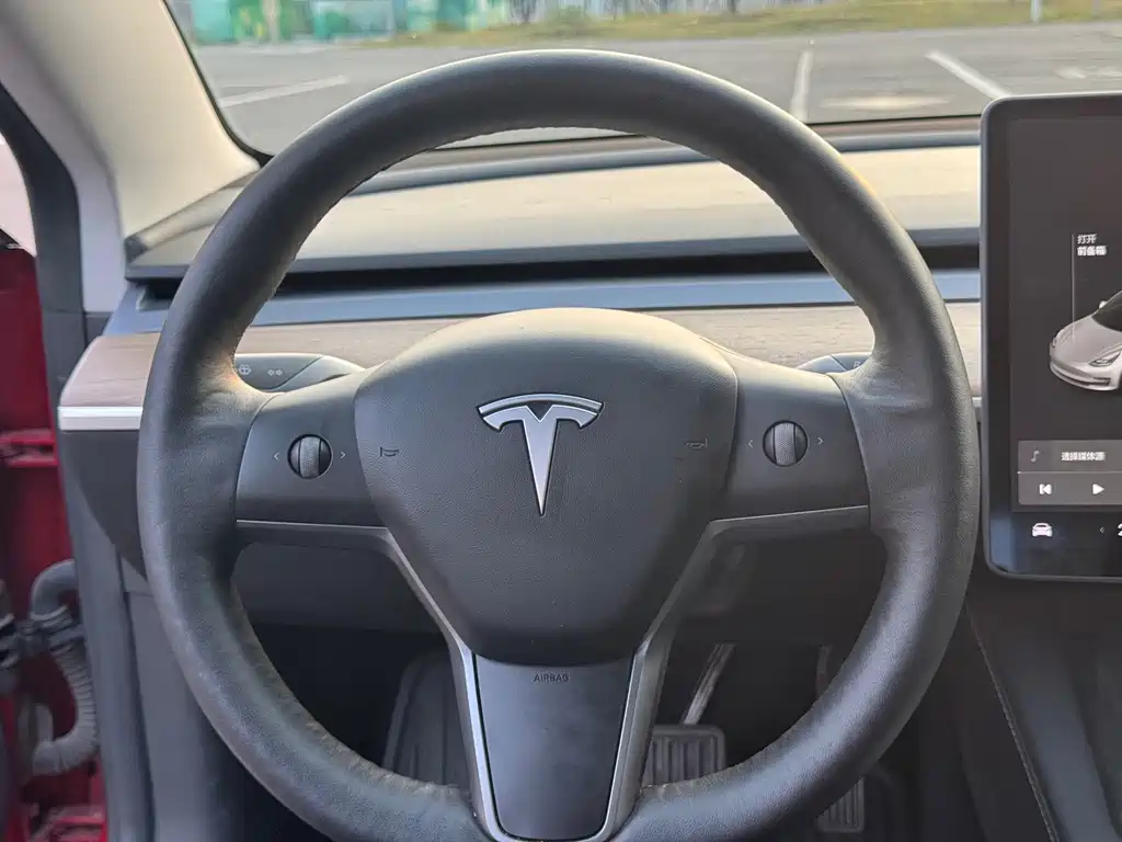 Tesla Model 3 — миниатюра 6
