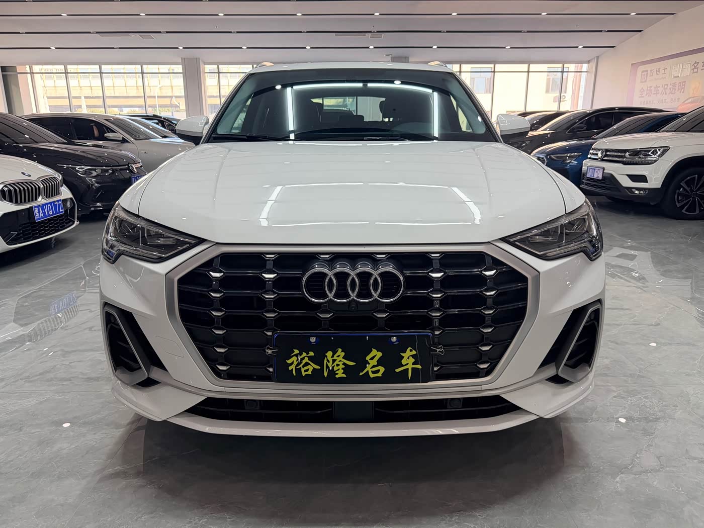 Audi Q3 1.4 л 2022 г. Белый, пробег 33000 км