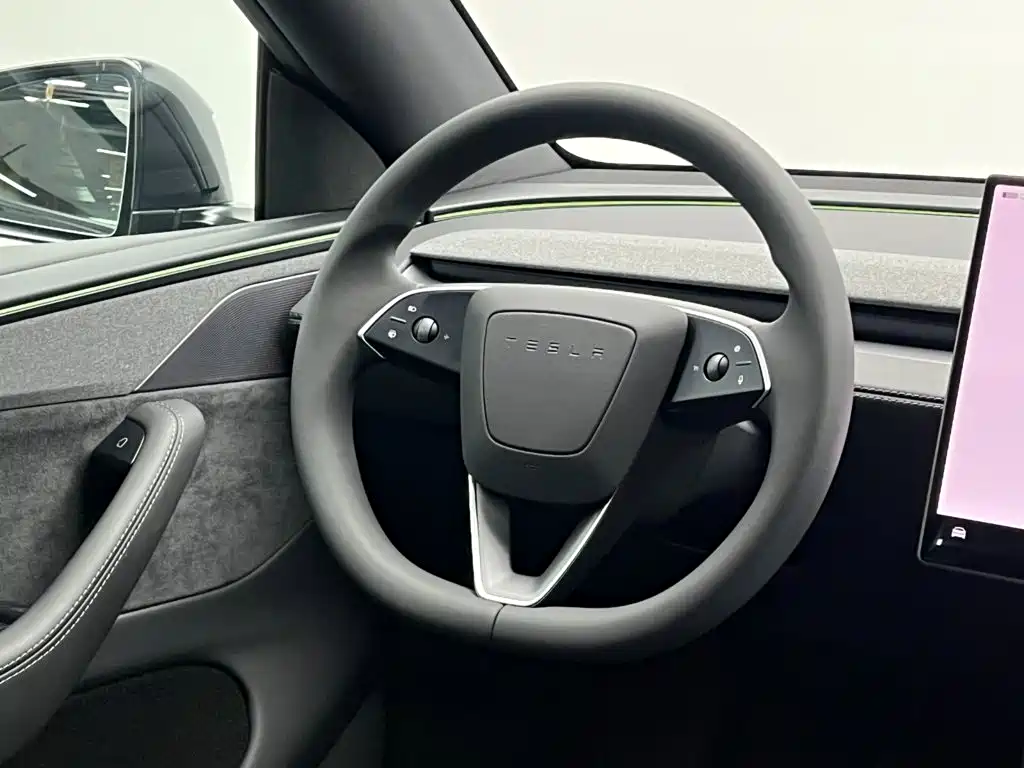 Tesla Model Y L — миниатюра 23