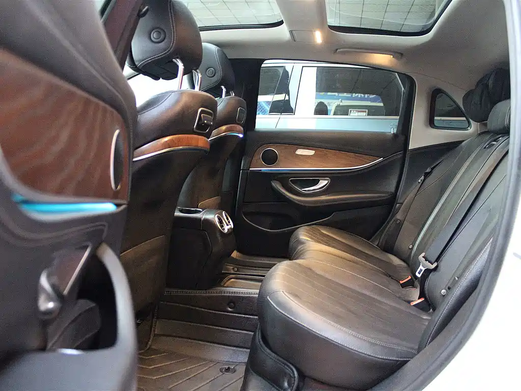 Mercedes-Benz E-Class — миниатюра 8
