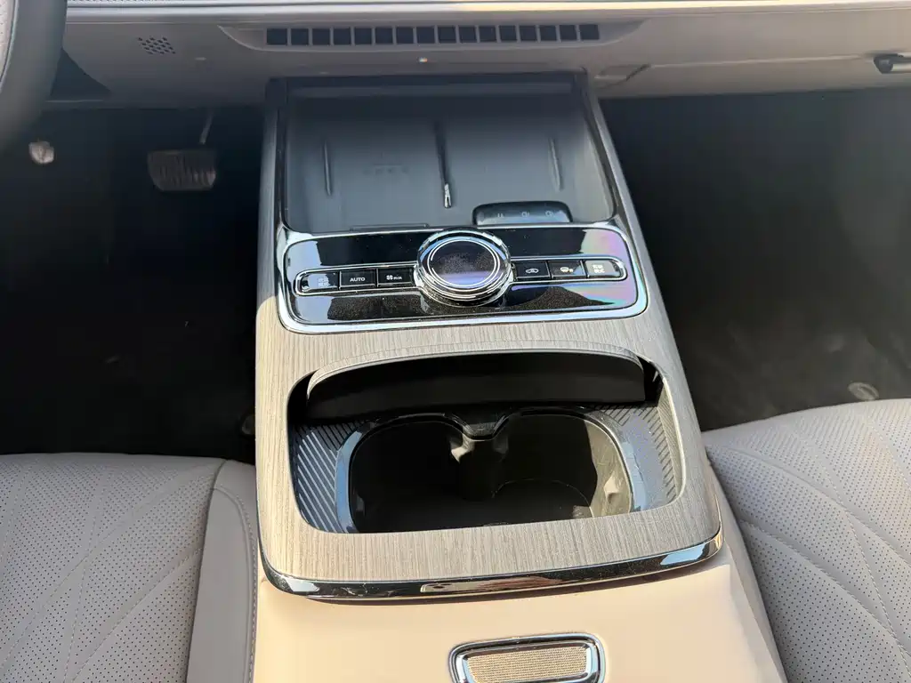 GEELY GALAXY GALAXY SPARKLE 8