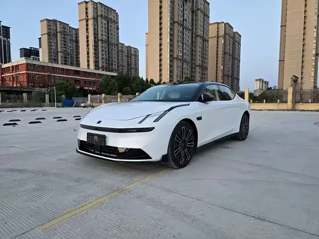 2025 Lynk & Co 10