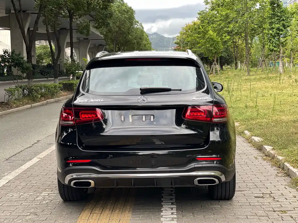MERCEDES-BENZ GLC
