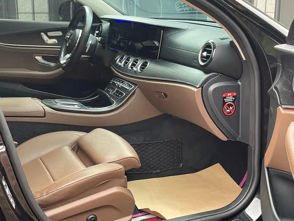 Mercedes-Benz E-Class — миниатюра 11