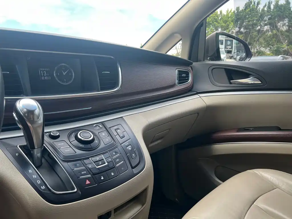 Buick GL8 — миниатюра 10