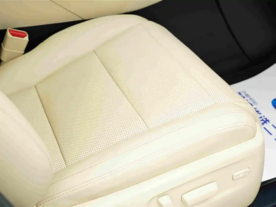 Toyota Alphard — миниатюра 21