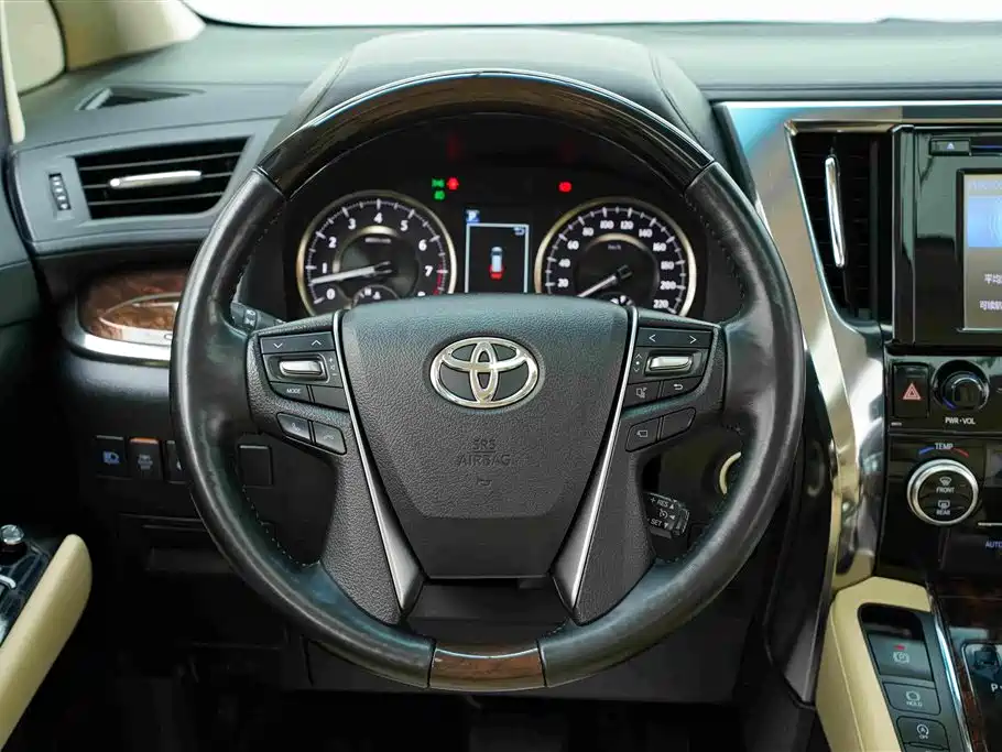 Toyota Alphard — миниатюра 29