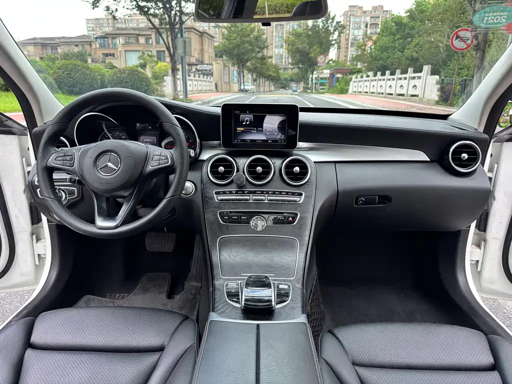Mercedes-Benz C-Class — миниатюра 12