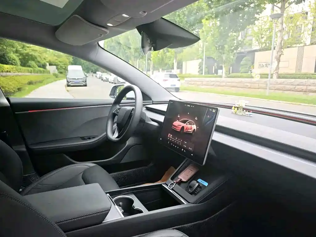Tesla Model 3 — миниатюра 8