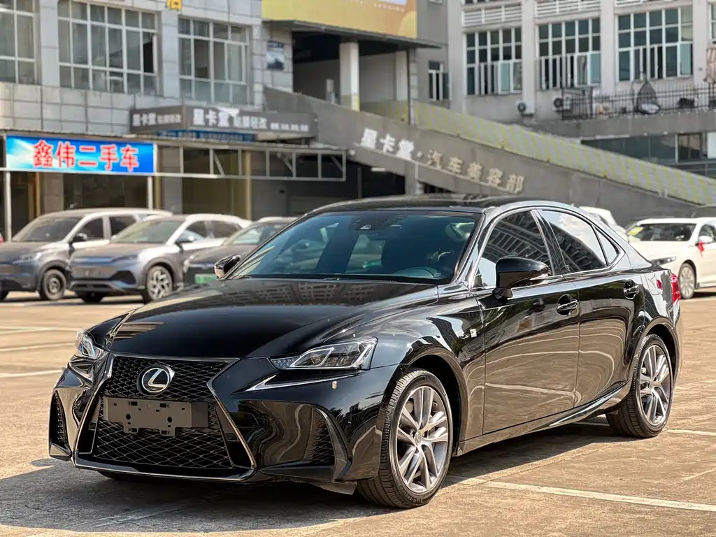 Lexus IS