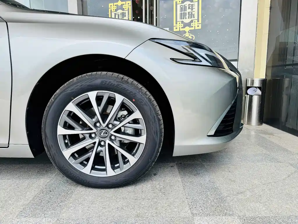 Lexus ES — миниатюра 6