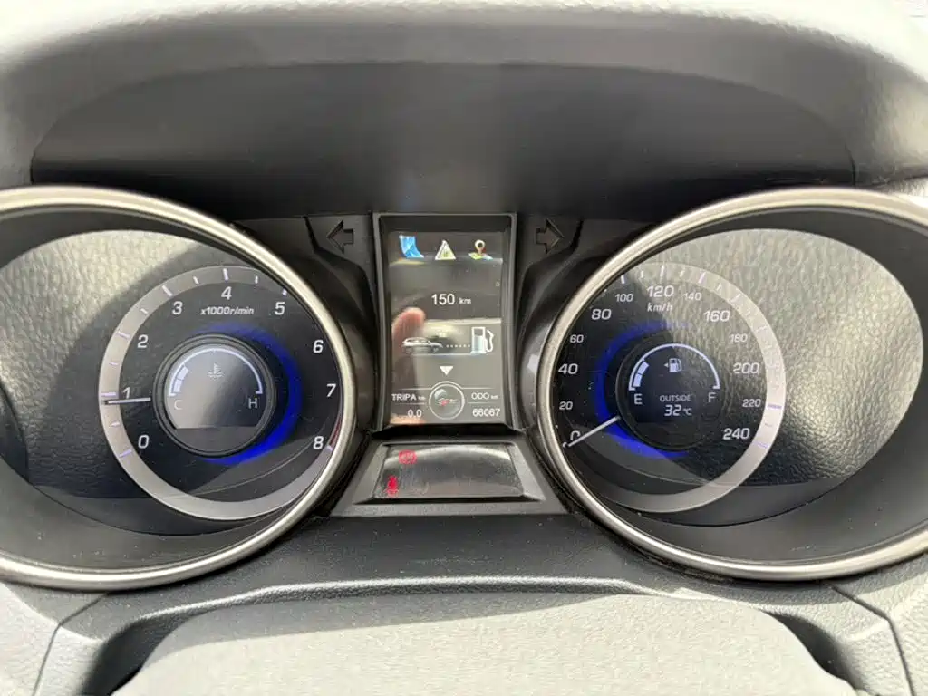 Changan CS75 2014 2.0L MT Lead V