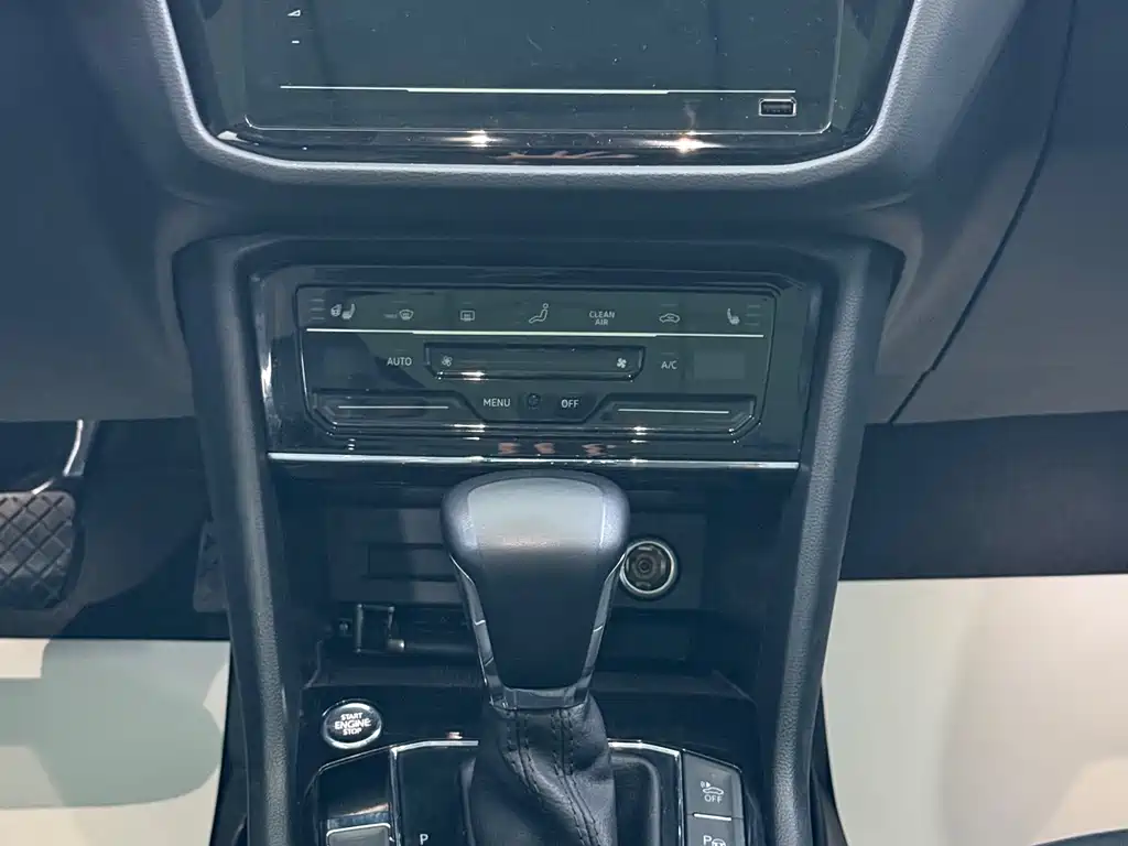 Volkswagen Tiguan L PHEV — миниатюра 9