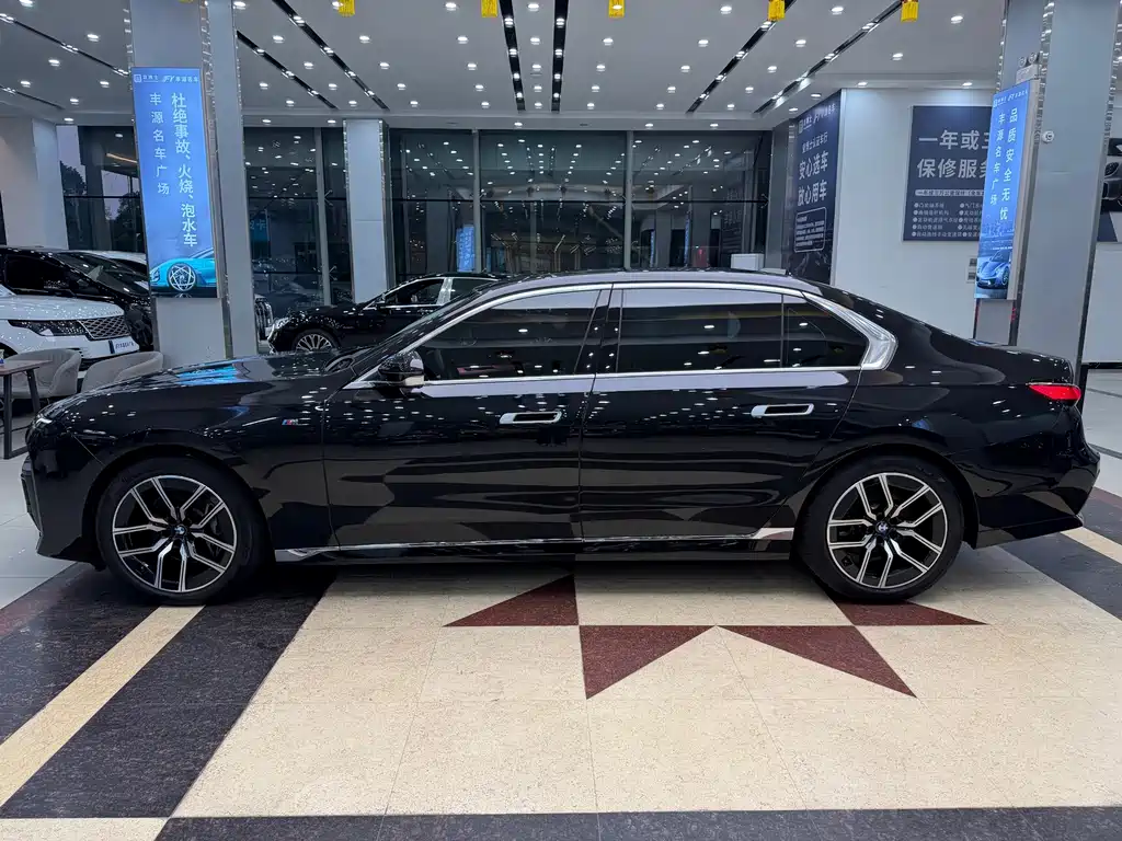 BMW 7 Series — миниатюра 24