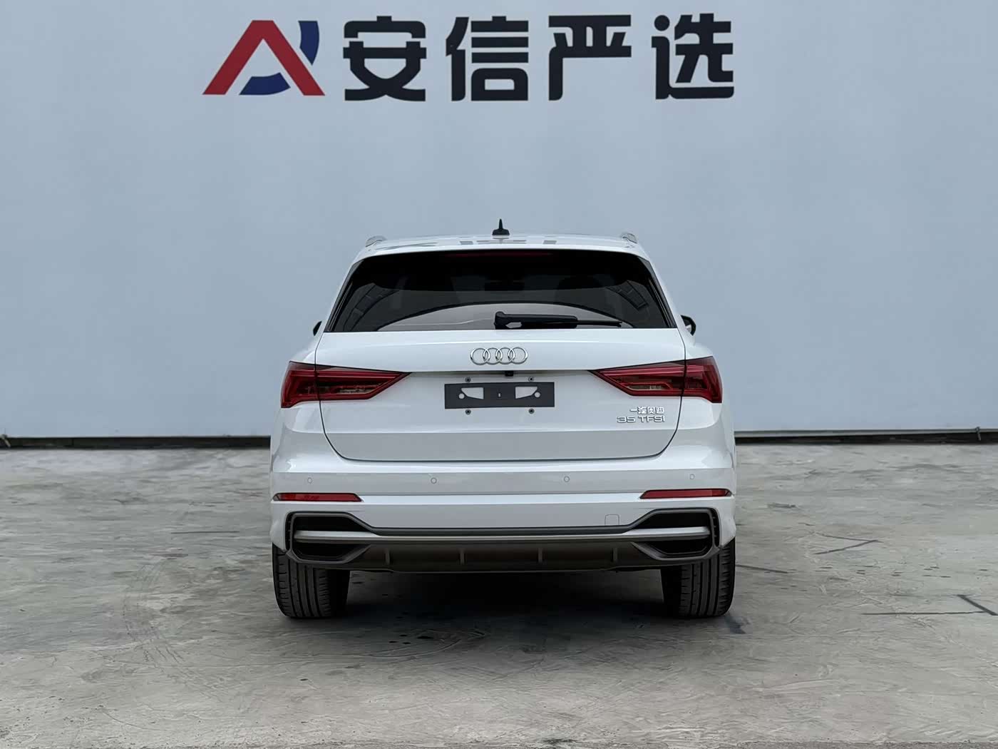 Audi Q3 1.4 л 2023 г. Белый, пробег 28000 км
