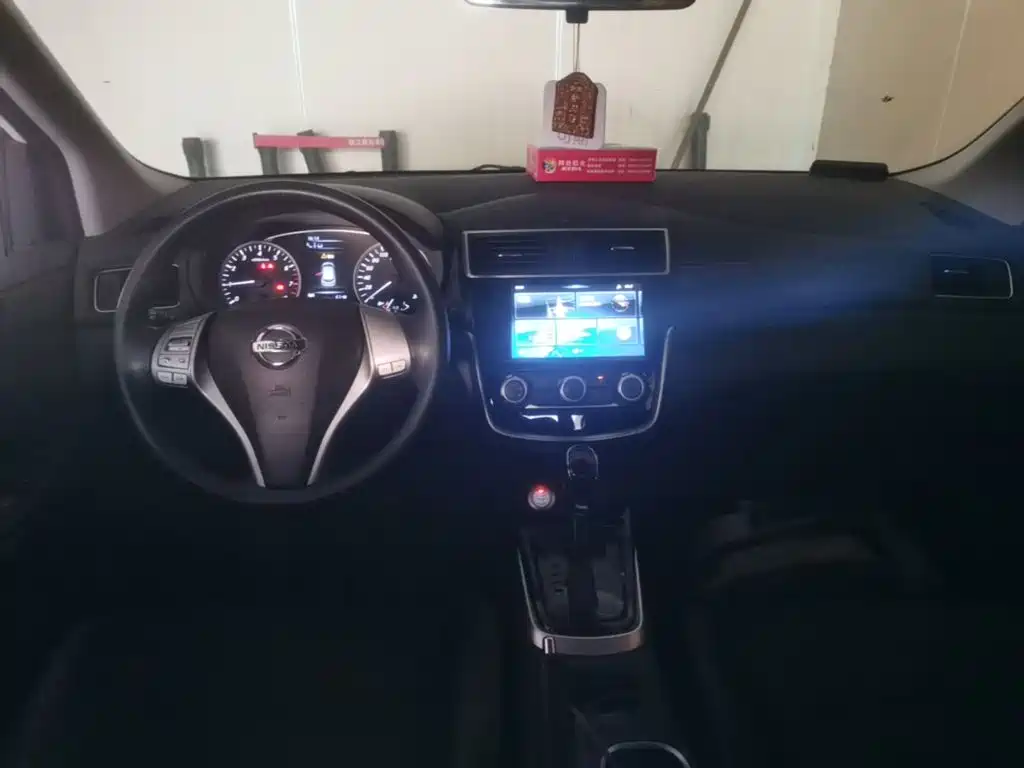 Nissan Tiida — миниатюра 10