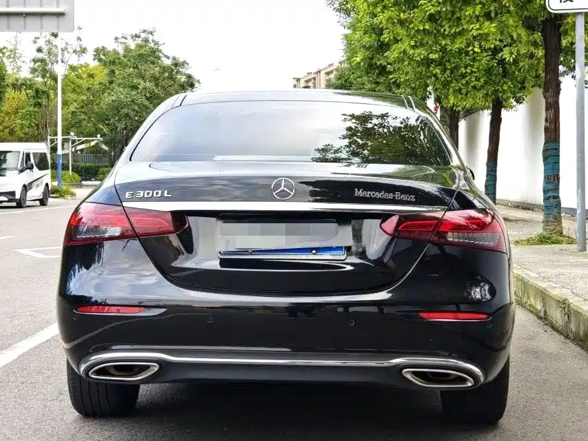 Mercedes-Benz E-Class — миниатюра 13