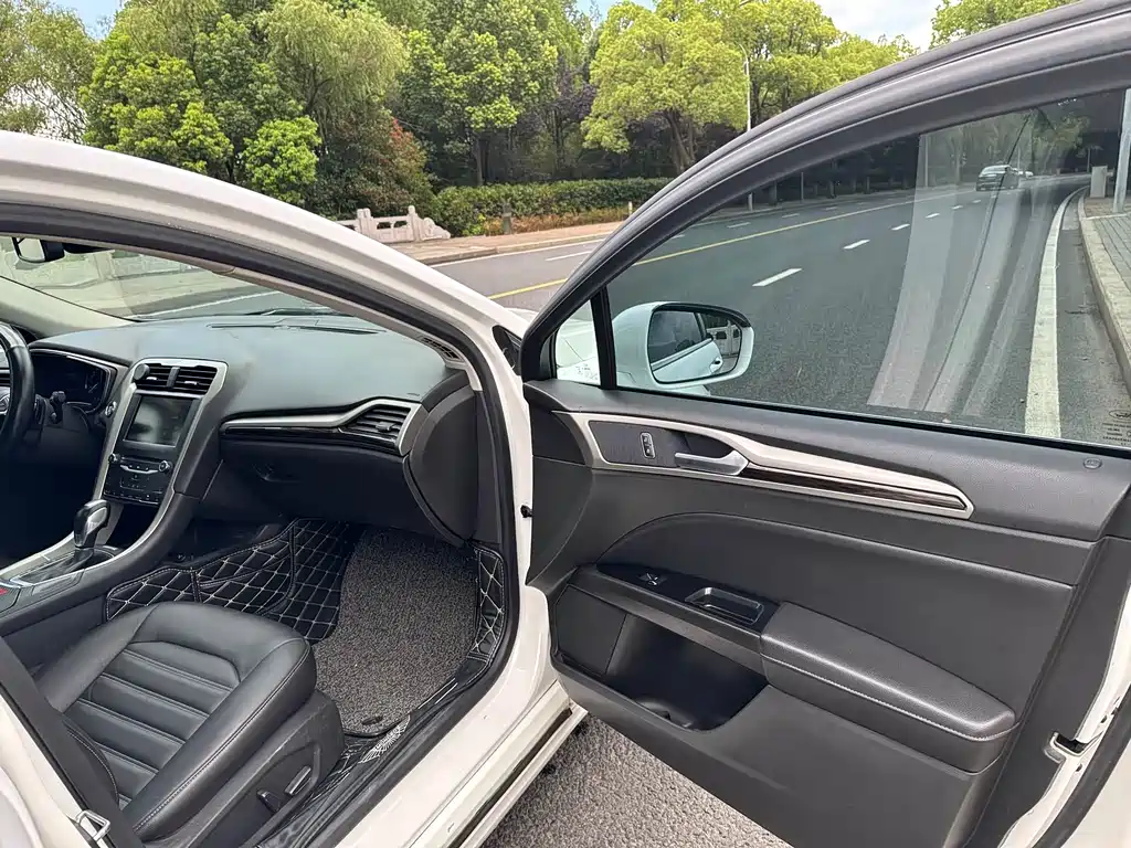 Ford Mondeo — миниатюра 16